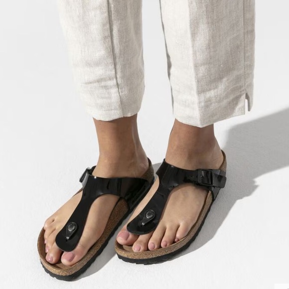 BIRKENSTOCK Gizeh Women's Black Patent Leather T-Strap Sandals - Picture 1 of 6